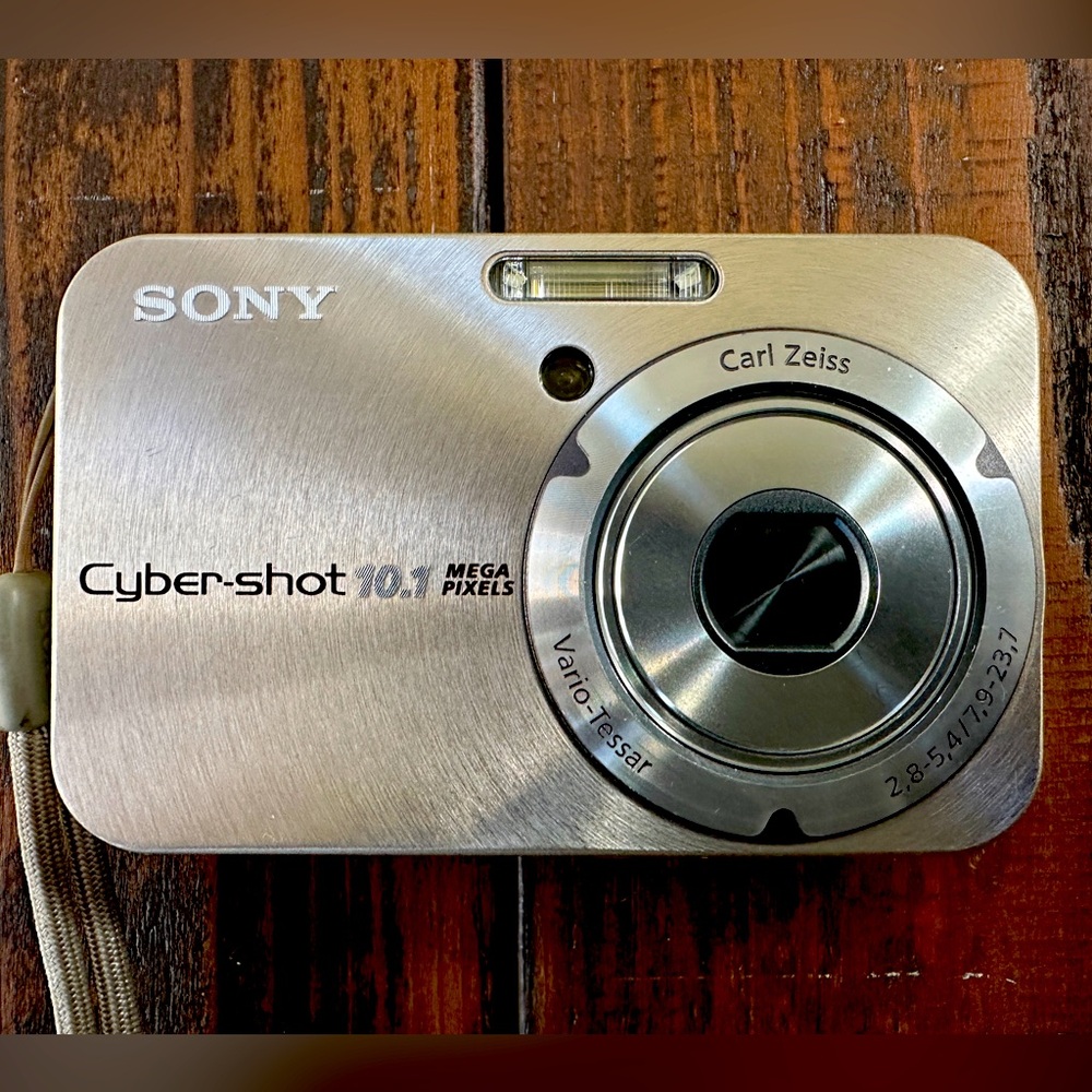 Sony Cybershot DSC-N2 Camera